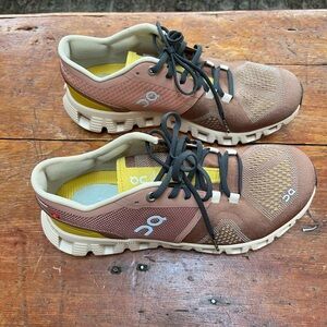 On Running Cloud X women’s 6.5 sneaker NEW IN BOX
